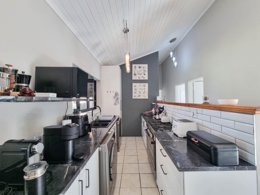 To Let 3 Bedroom Property for Rent in Sandbaai Western Cape